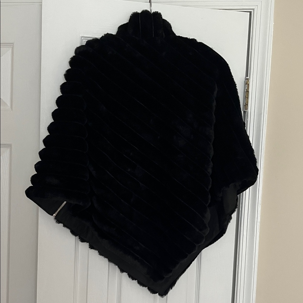 La Fiorentina Black Faux Fur Cape - Picture 2 of 7